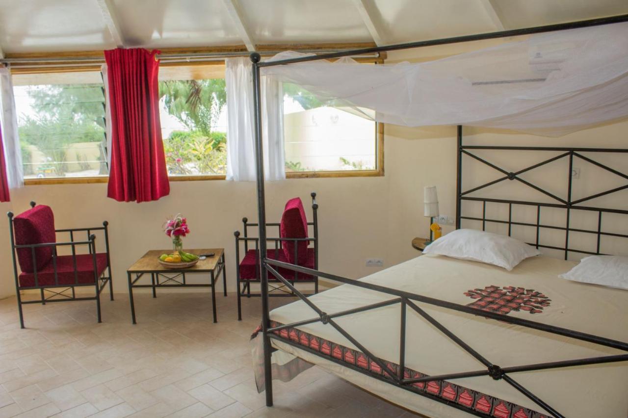 Diamarek Hotel Sur La Plage Saint-Louis Extérieur photo